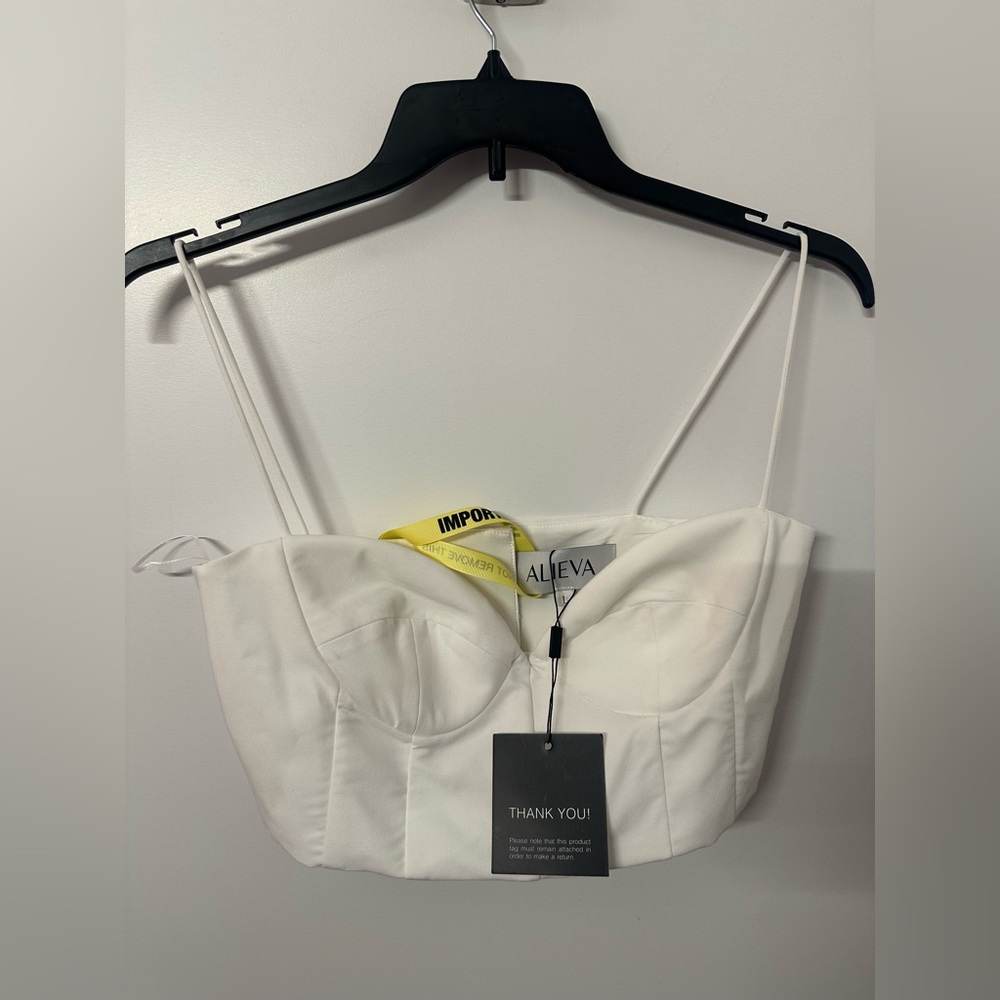 $55! Aliava Women’s Carla Structured Crop Top Off White size L. FREE SHIPPING!